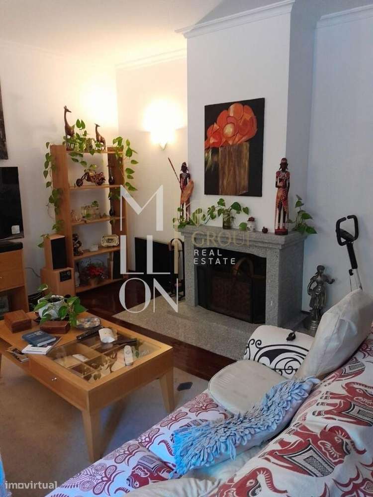 Apartamento T3 com Terraço Privativo e Garagem no Centro da Guarda-5