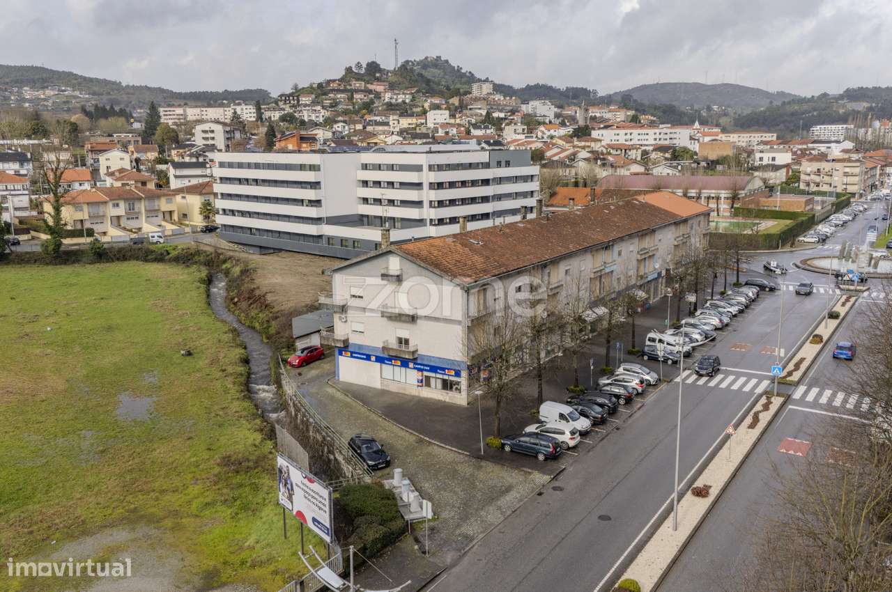 T3 Renovado com Garagem | Centro da Póvoa de Lanhoso - Grande imagem: 2/26