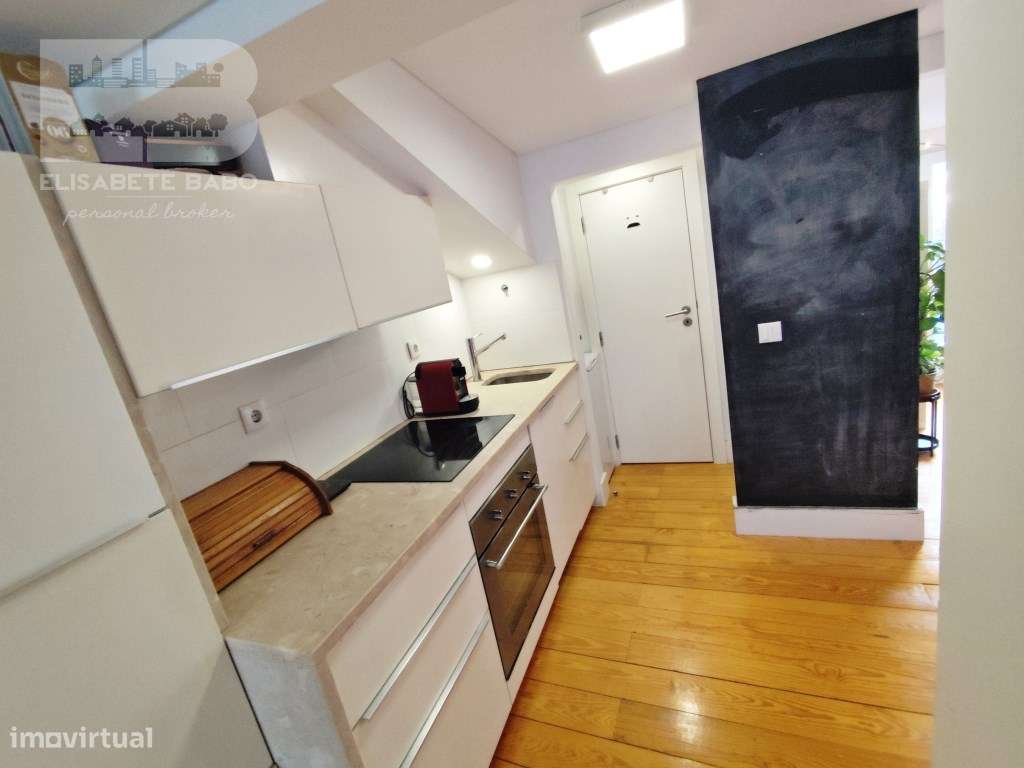 **Apartamento T1 em Campolide com Vista Deslumbrante sobre Monsanto**-18