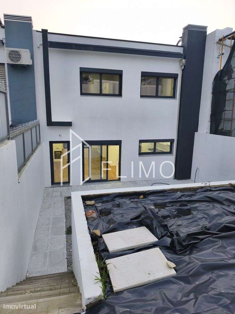 Moradia T3 geminada Nova-24
