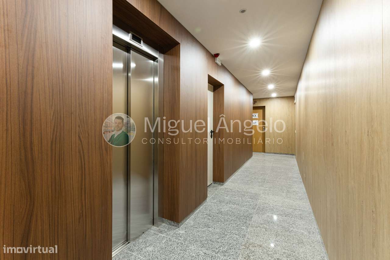 T3 Penthouse com terraços e três frentes no coração de Espinho-5