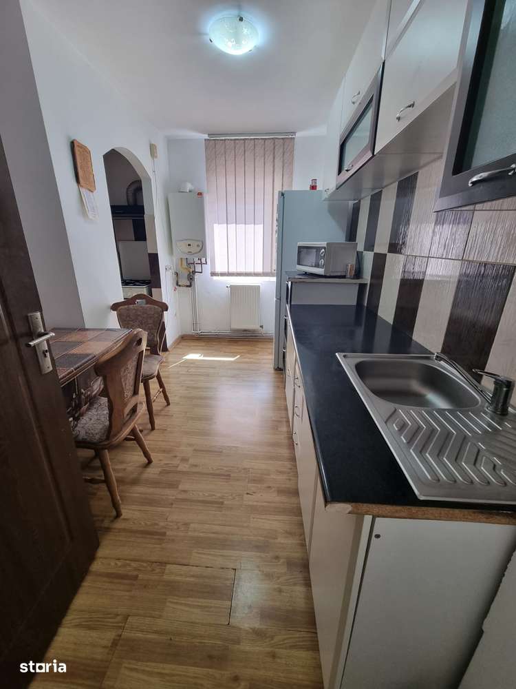 Apartament cu 3 camere, localizat în zona de jos a orașului. - Imagine principală: 4/10