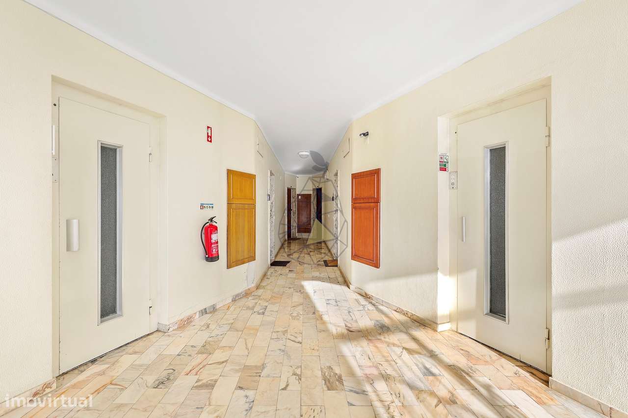 Apartamento  T1 +1 , com Licença de Alojamento Local na Primeira linha-24