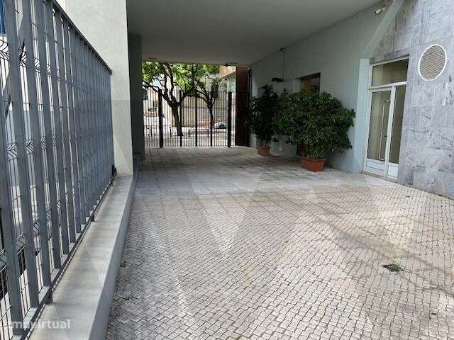T2 para arrendar Exclusivo em Santos na Av Dom Carlos I em Lisboa - Grande imagem: 2/19