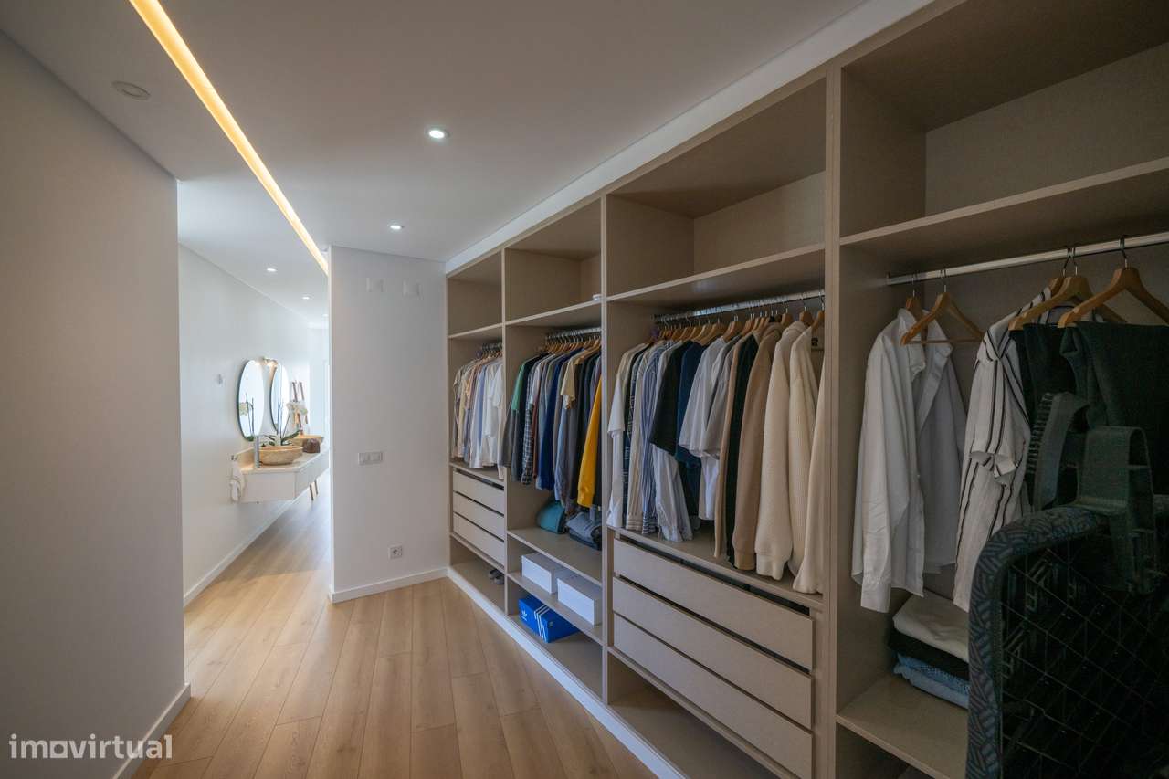 Moradia independente à venda na Estrada Velha da Avessada, 2665-17