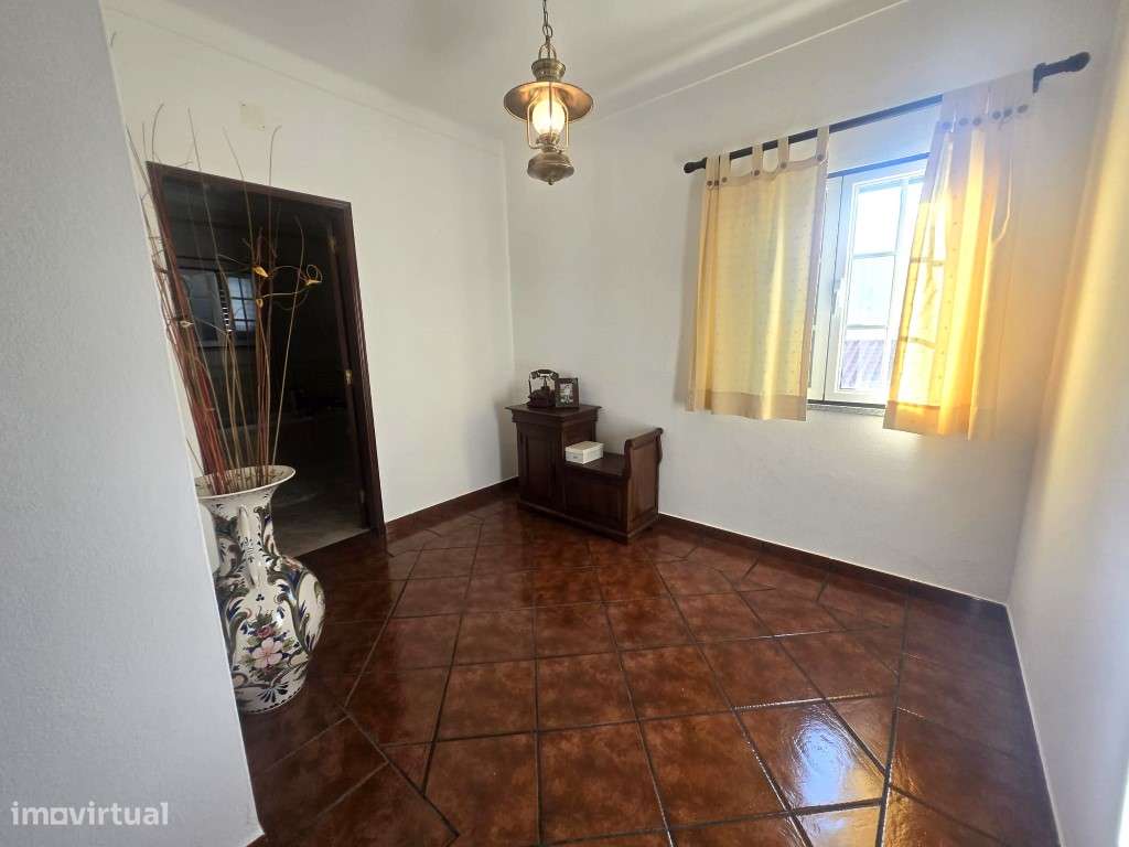 Moradia Isolada, T5, com garagem, na Vila de Redondo-24