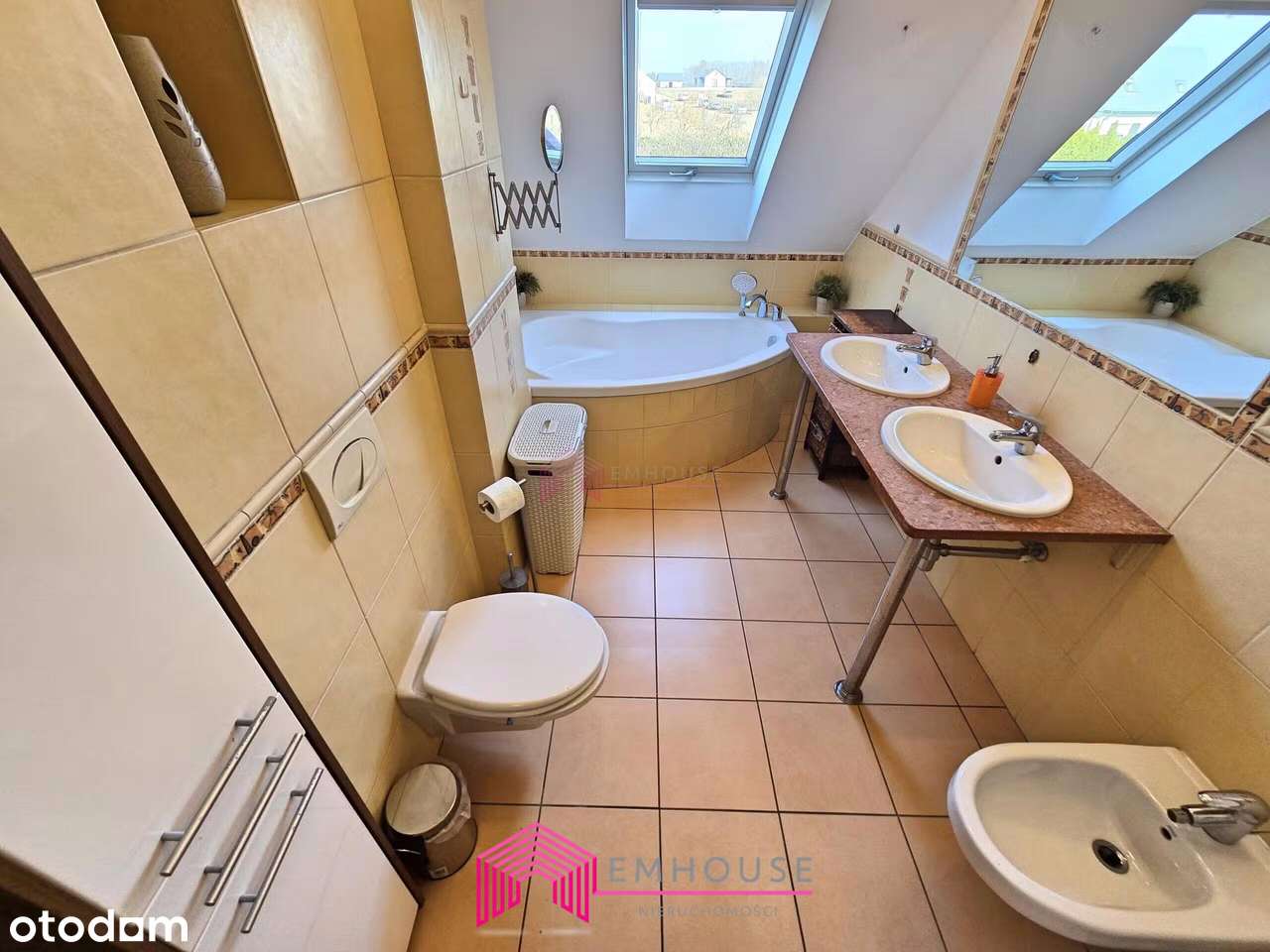 Wyjątkowy dom rodzinny – gotowy, by się w nim zakochać!-11