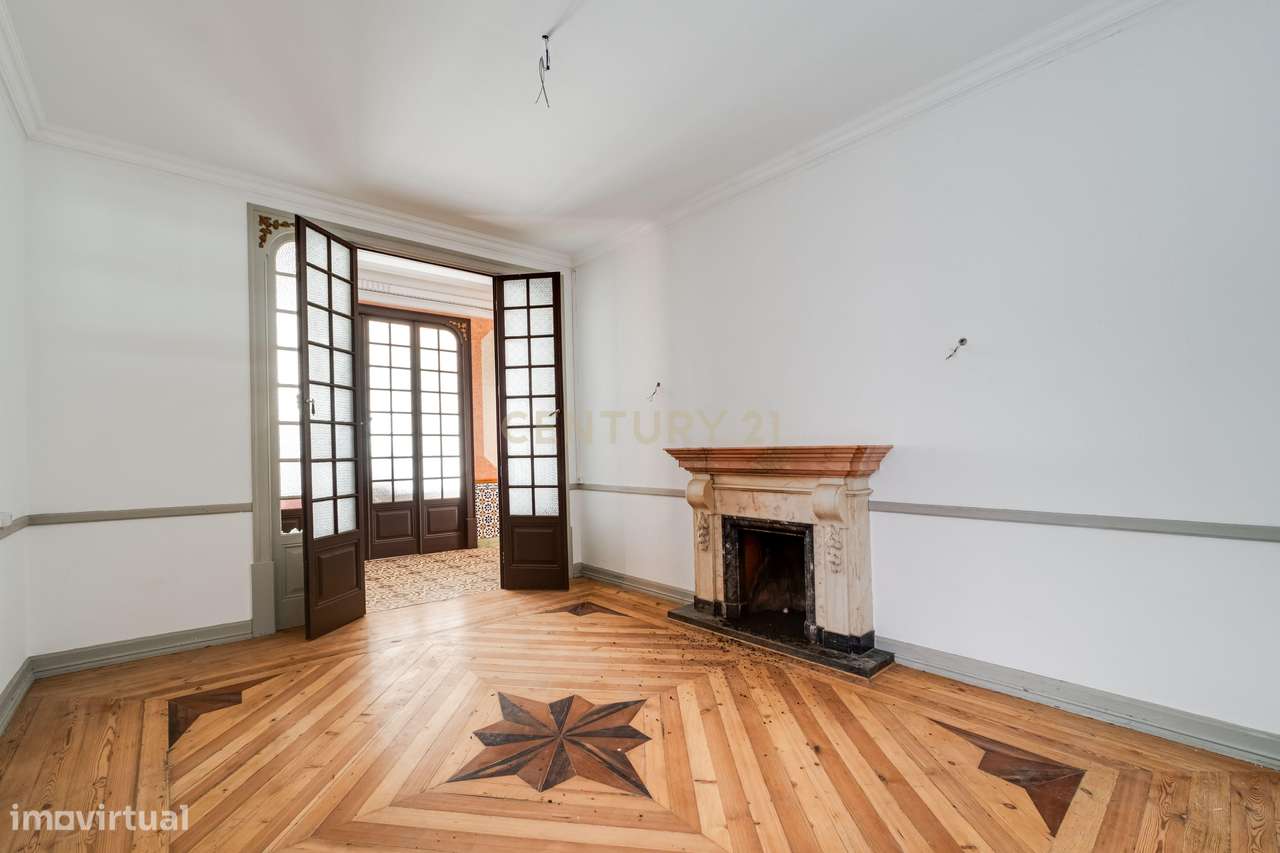 "Exclusiva Moradia Senhorial no Coração Histórico de Évora."-12