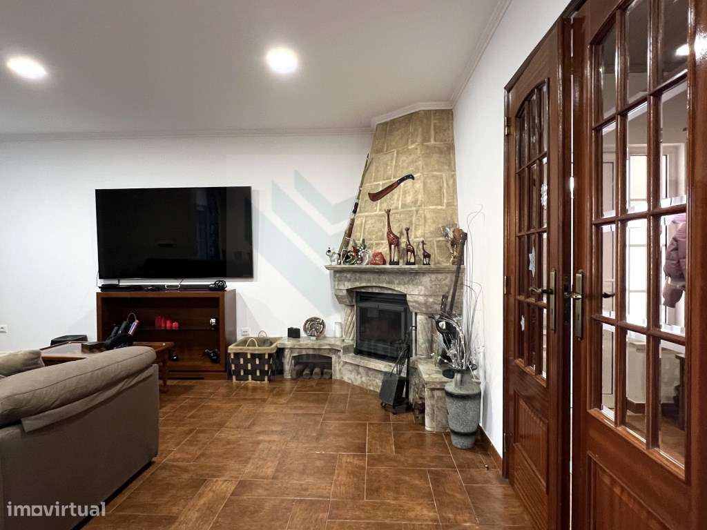 MORADIA T4+1, CAVE 76m2, SÓTAO, GARAGEM, GAIO - MOITA-13