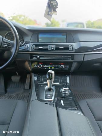 BMW Seria 5 520d Touring - 13