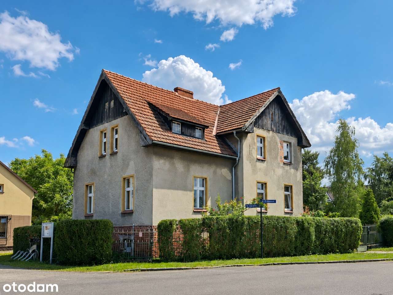 PRZEDWOJENNA WILLA Z DUŻĄ DZIAŁKĄ W CENTRUM CZERNICY WROCŁAWSKIEJ