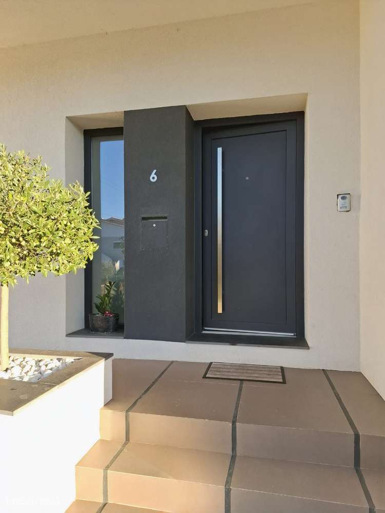 Vende se moradia V3 arquitectura moderna pronta habitar - Grande imagem: 5/17