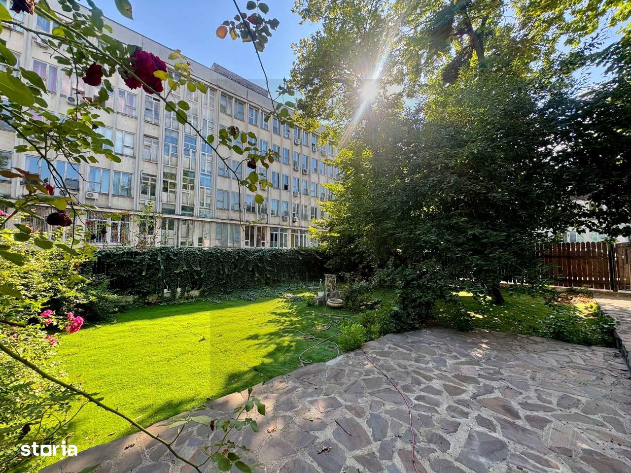 Spre Vânzare Proprietate remarcabilă cu 6 camere în inima Iașului ! - Imagine principală: 2/20