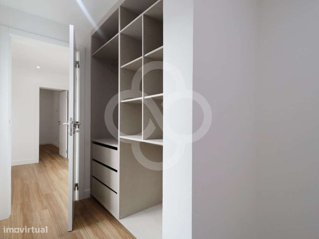 Apartamento T3 remodelado ao Chiado e Santos ao IADE e ISEG em Lisboa-16