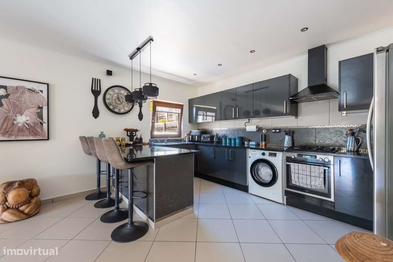 Casa tradicional reformada com grande jardim em Budens - Grande imagem: 5/41