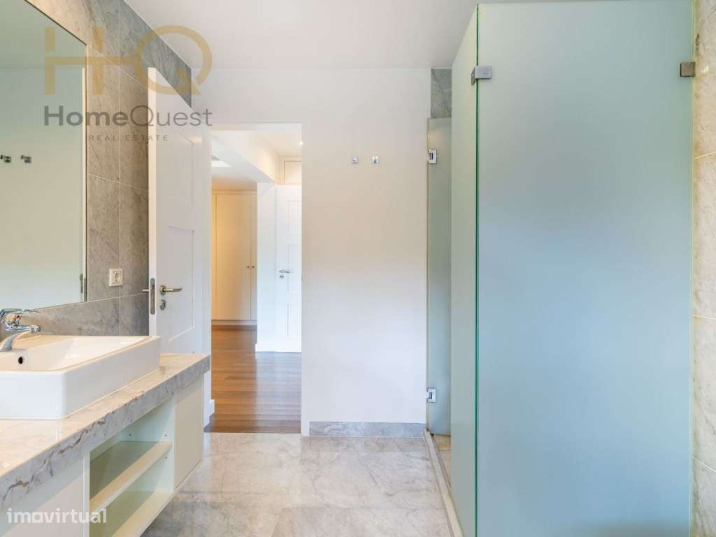 Moradia T4+2 Bairro da Martinha-48