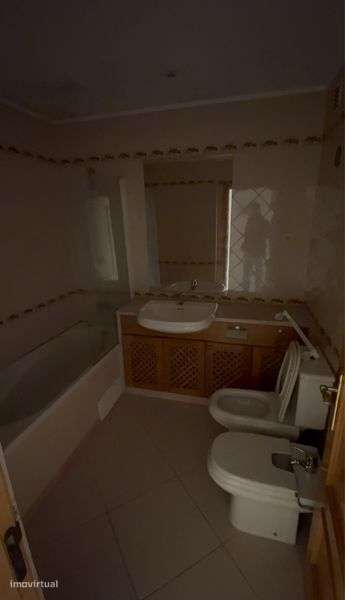 Alugo T1 Monte caparica ( junto á universidade Egas Moniz) - Grande imagem: 4/6