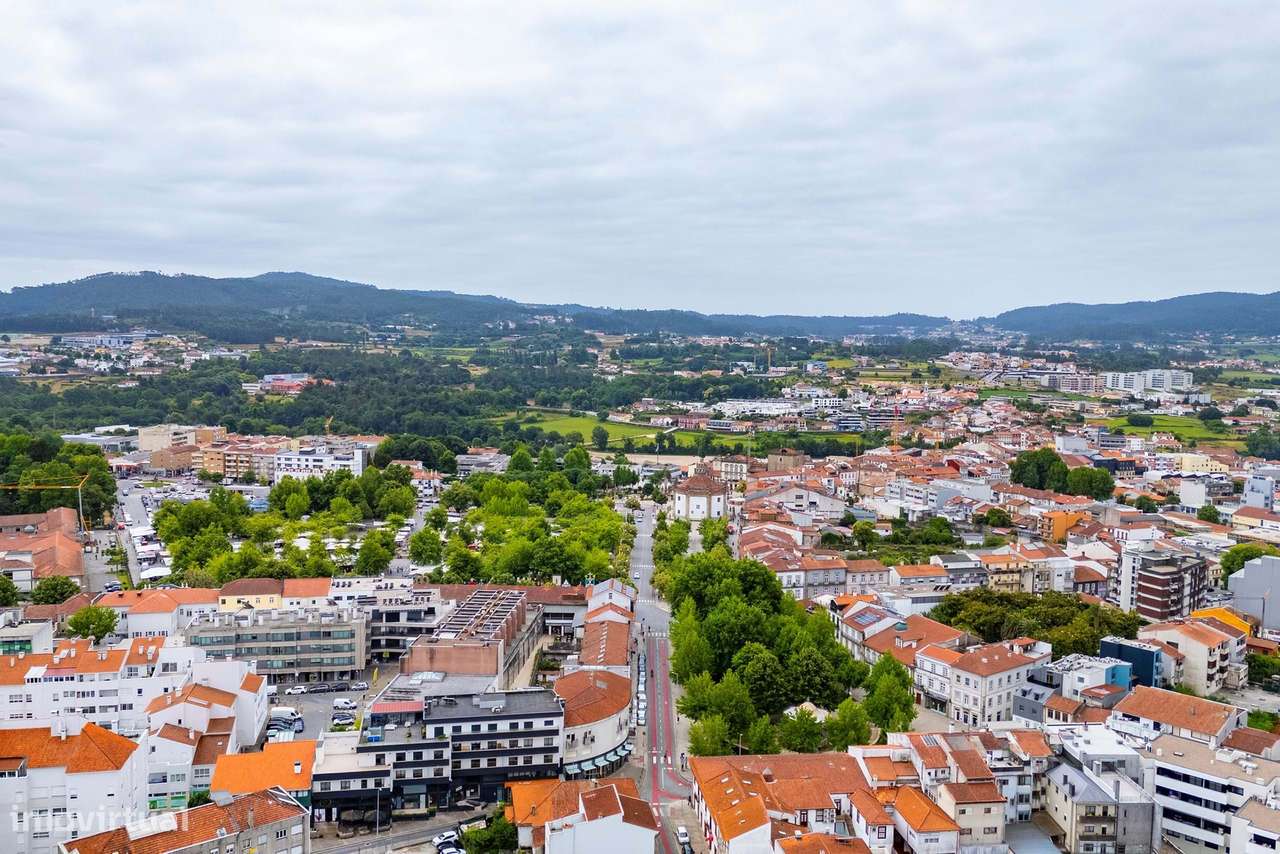 Trespasse de Conceituada Loja de Roupa Infantil no Centro de Barcelos-24