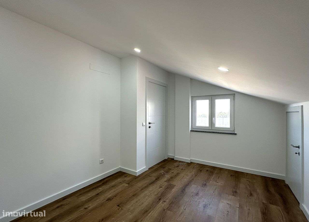 Espaçosa Moradia V4 com piscina - Coimbrã / Peniche-31