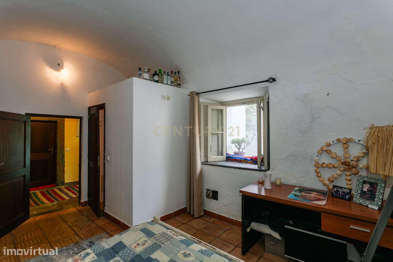 Rés-do-Chão de Moradia T4 com 4 suítes no centro de Mourão - Alentejo-6