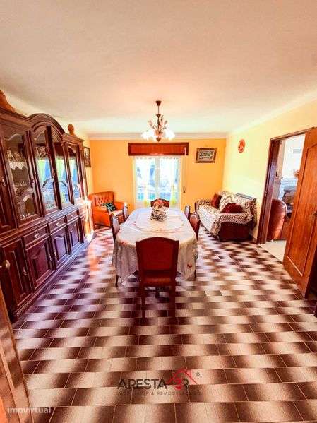 Vende-se moradia T4 Lamegal - Grande imagem: 5/10