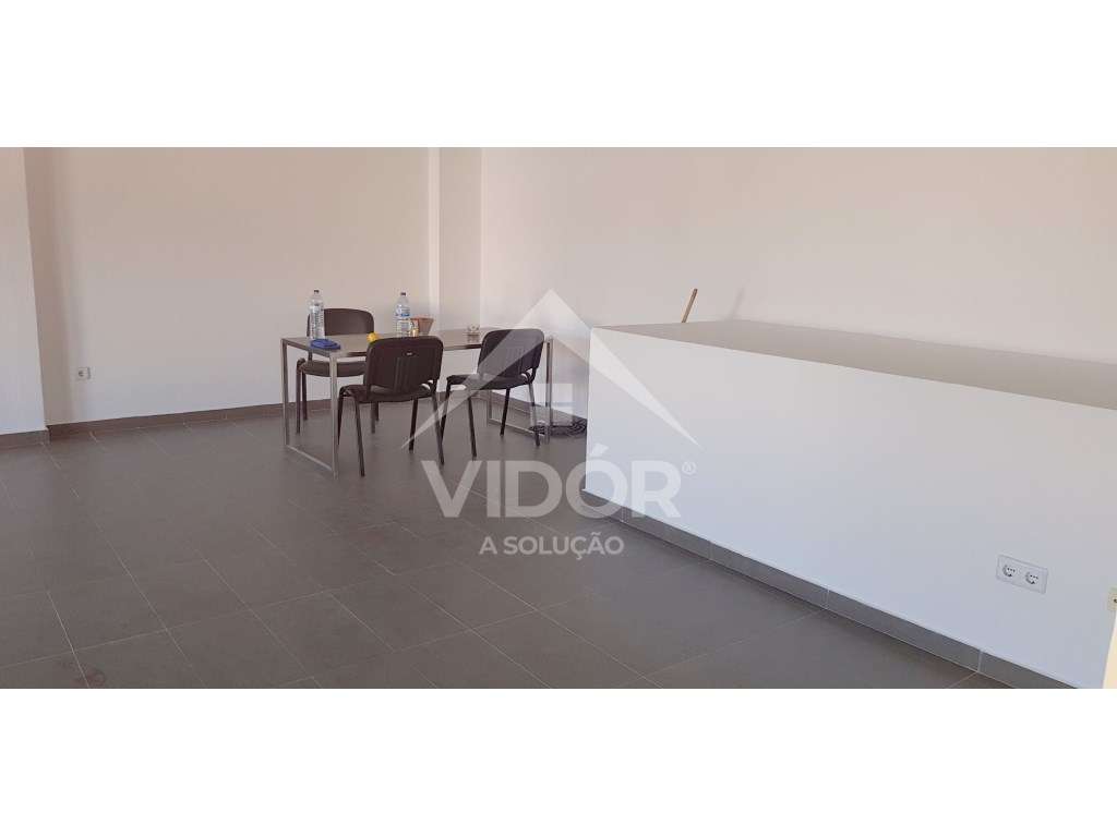 Loja em Matosinhos c/ montra e lugar de garagem - Circunvalação - Grande imagem: 5/13