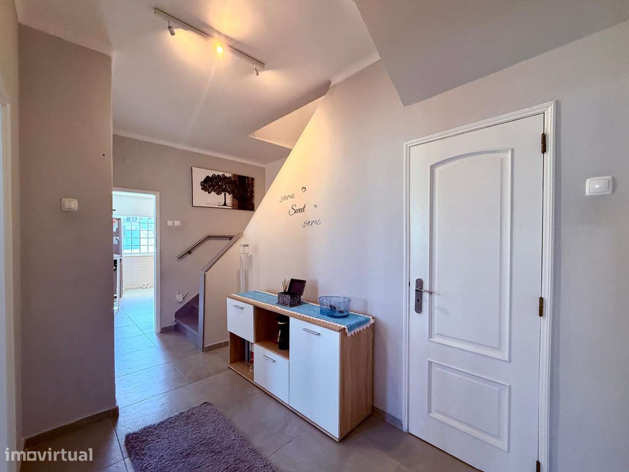 Moradia de 4 quartos, inserida num terreno com 367 m².-6
