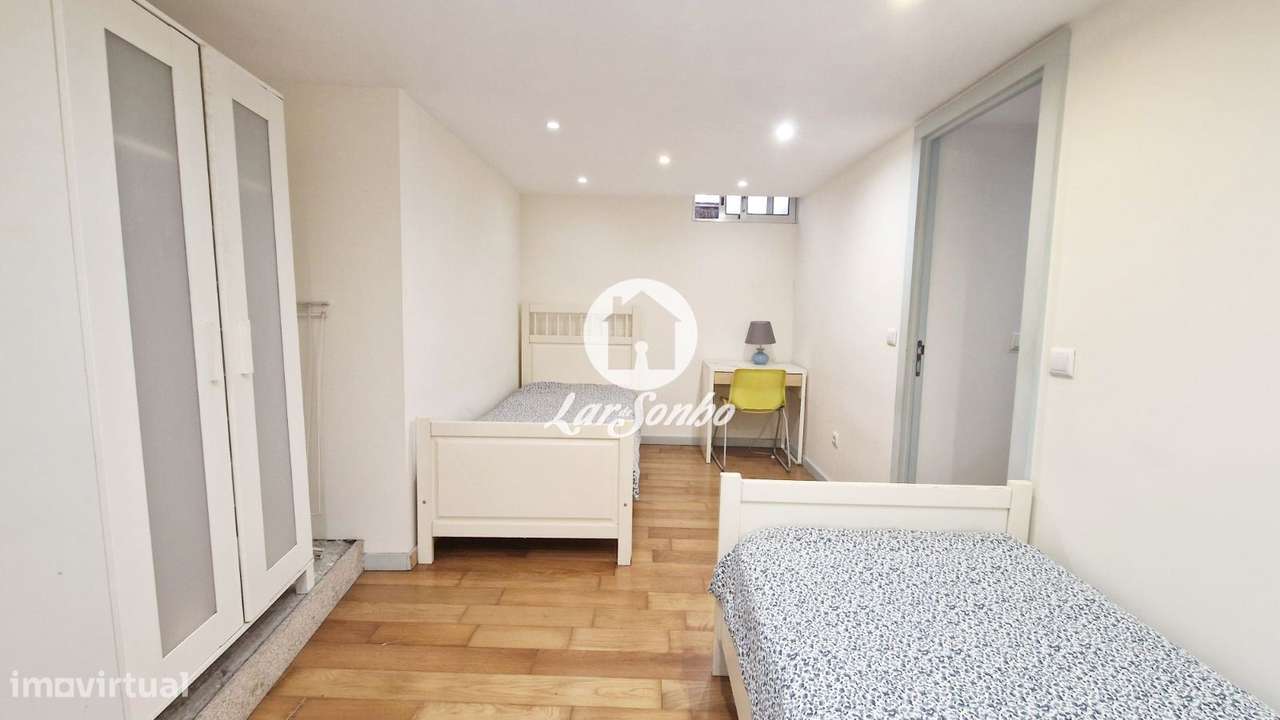 Moradia de 3 andares no centro de S. Mamede com Apartamentos T1, T2... - Grande imagem: 4/23