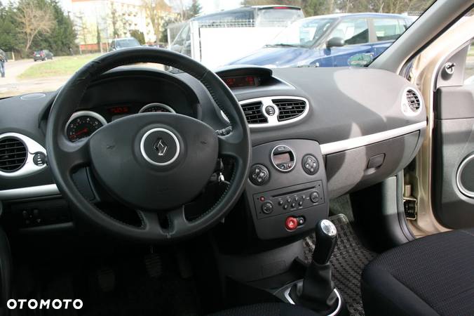 Renault Clio 1.2 16V 75 Collection - 15