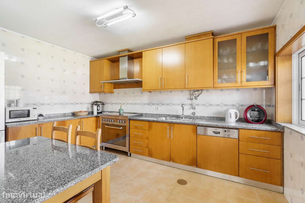 Moradia T3 com Piscina e Jardim em Galegos, Barcelos-18