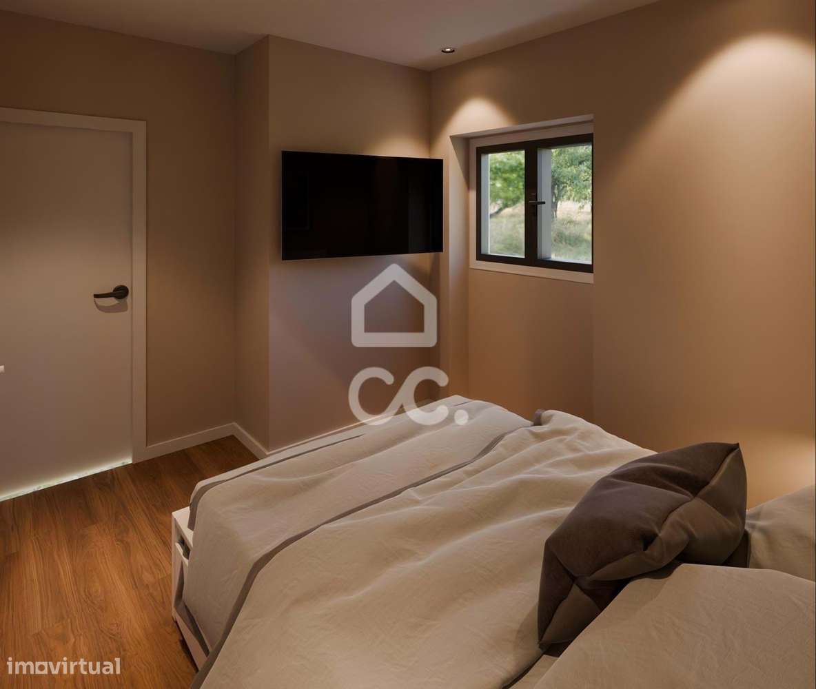 Moradia Geminada T1+1 Renovada Pedroso-5