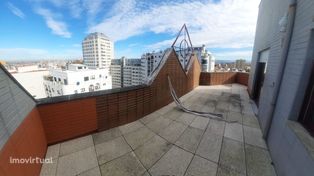 T1 Penthouse à Av. Républica de Gaia com terraços e vistas 360º