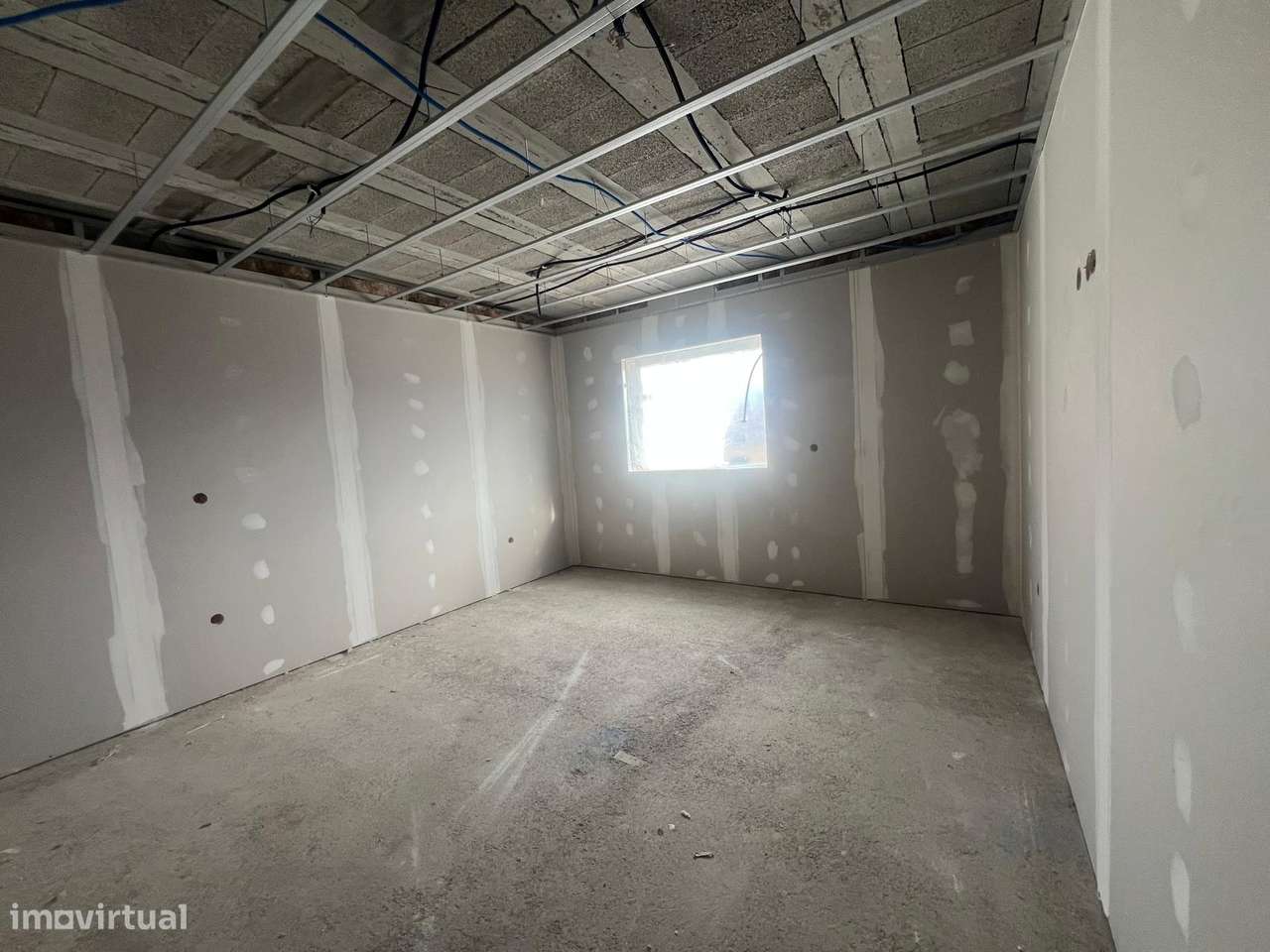 Moradia T4 em Fase Final de Construção com Piscina — Centro de Chaves-20