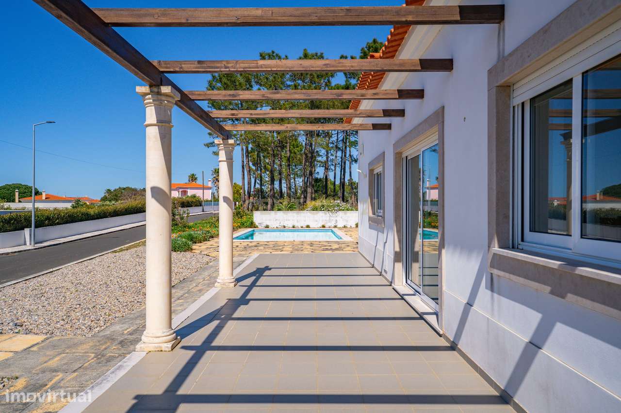 Moradia T6, localizada numa das zonas mais valorizadas do Oeste - Grande imagem: 5/29