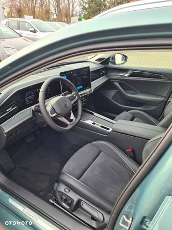 Volkswagen Passat 2.0 TDI EVO Elegance DSG - 8