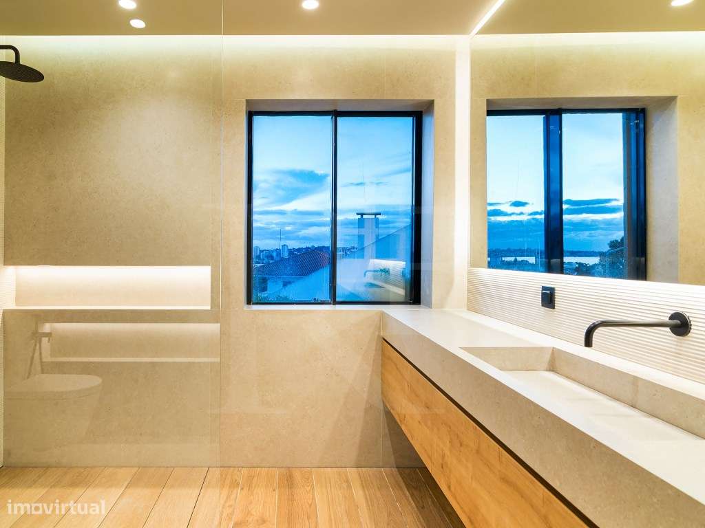 Moradia T5 com acabamentos de luxo e vista panorâmicas sobre a Baia...-38