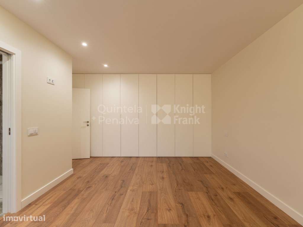 Apartamento T3 com garagem junto ao centro de Cascais-13