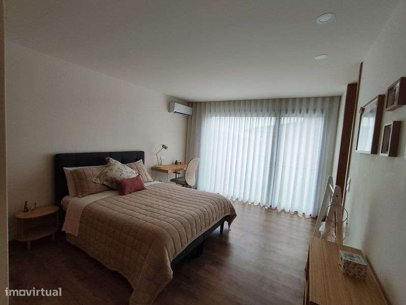 Moradia V3 3 frentes com piscina - Grande imagem: 5/7