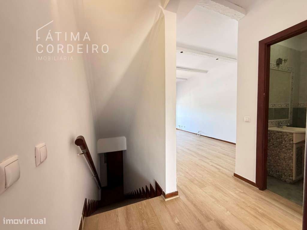 Moradia em Banda T4 no Feijó - Espaço, Conforto e Excelente Localiz...-24