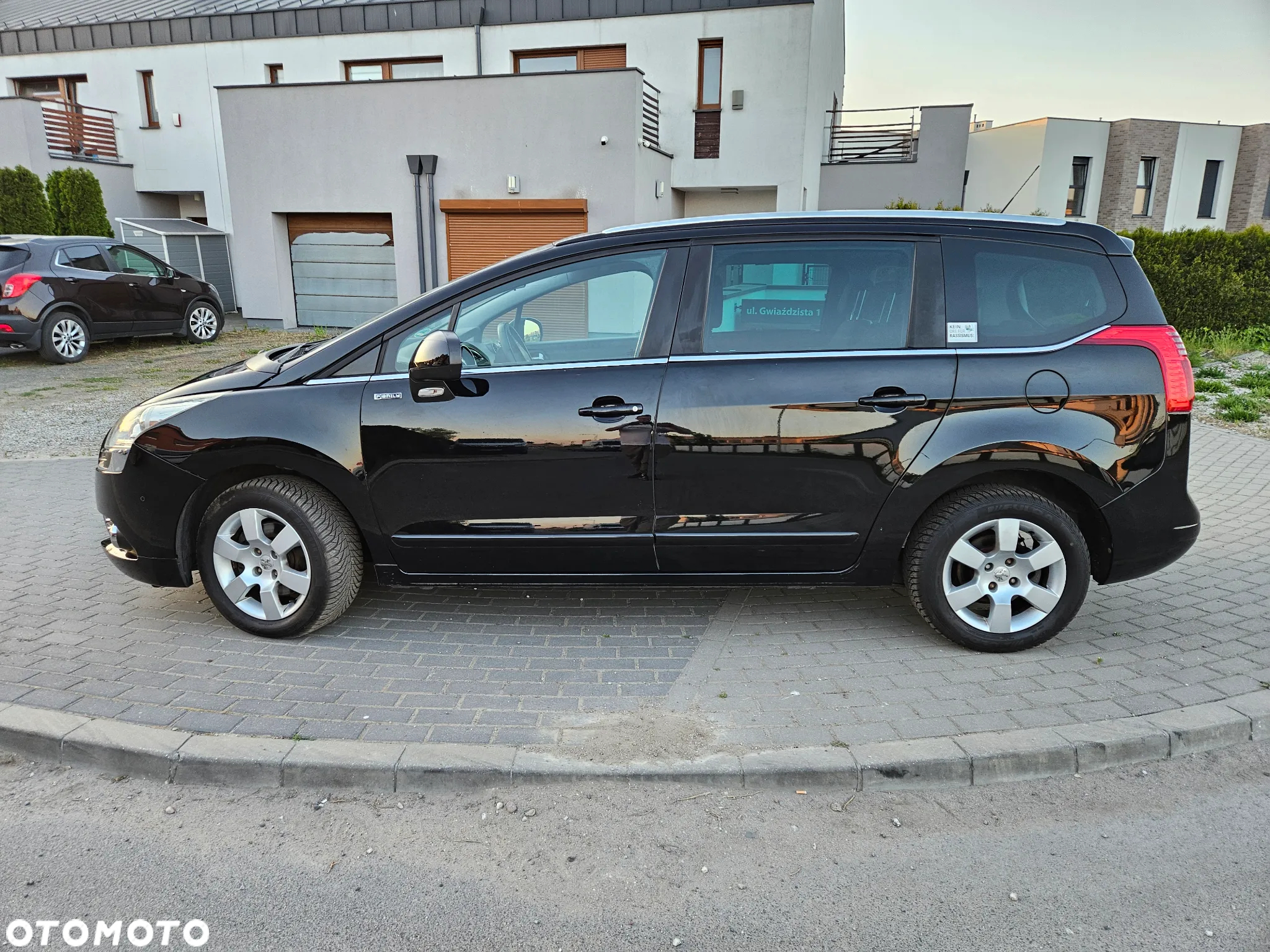 Peugeot 5008 1.6 THP Family 7os - 4