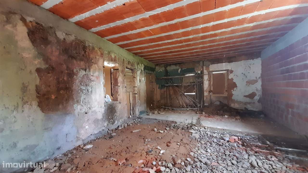 Moradia Térrea, em S. Paio de Oleiros, concelho de Santa Maria da Feir - Grande imagem: 3/21