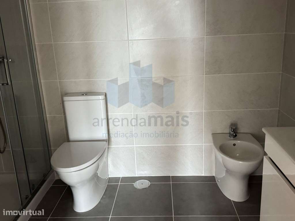 Vende-se apartamento NOVO, T2 com garagem e um sótao, Ultimo piso-7