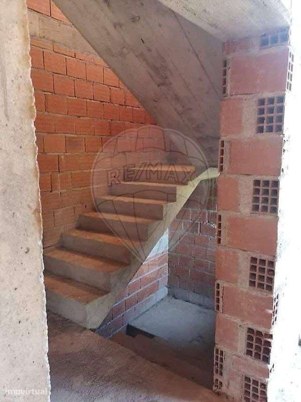 Moradia T4 para venda-0