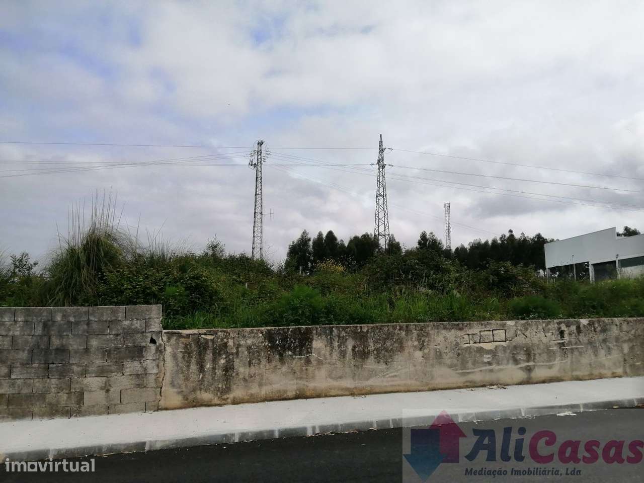 Fantastico Terreno C/2 frentes P/construção de Moradias - Grande imagem: 3/21