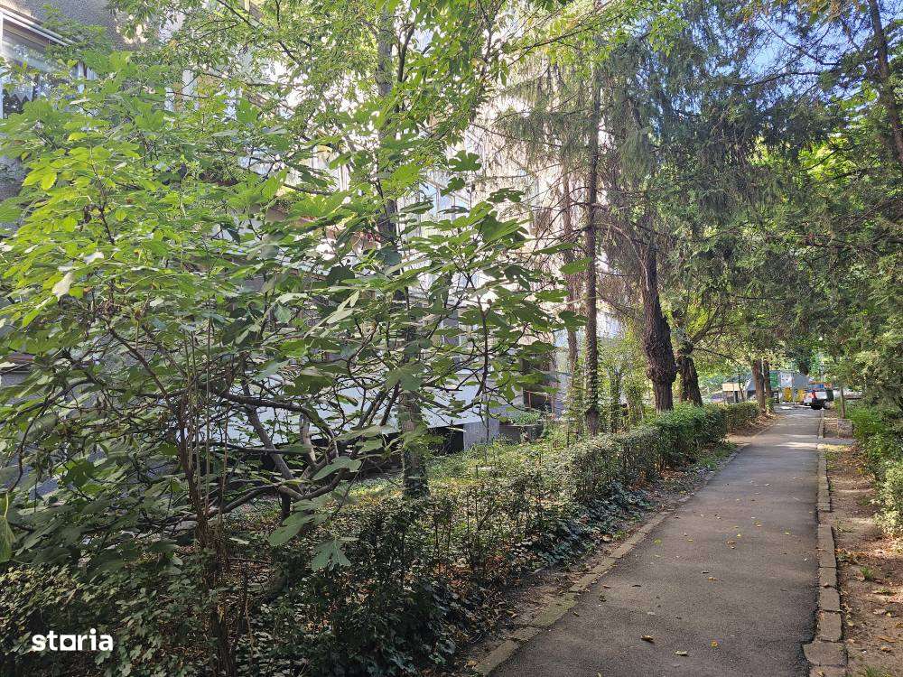 Se vinde un apartament situat în liniștitul cartier Splaiul Crișanei-18