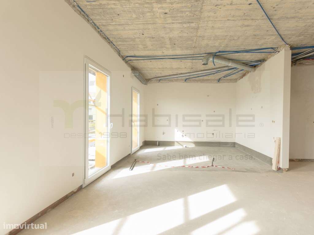 T3 em Condomínio Privado com Piscina no Centro de Famões-11