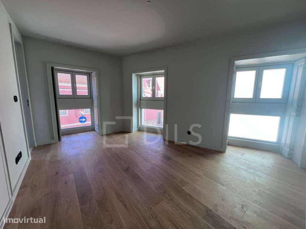 Apartamento T2 duplex com jardim e estacionamento em Lisboa - Grande imagem: 2/21
