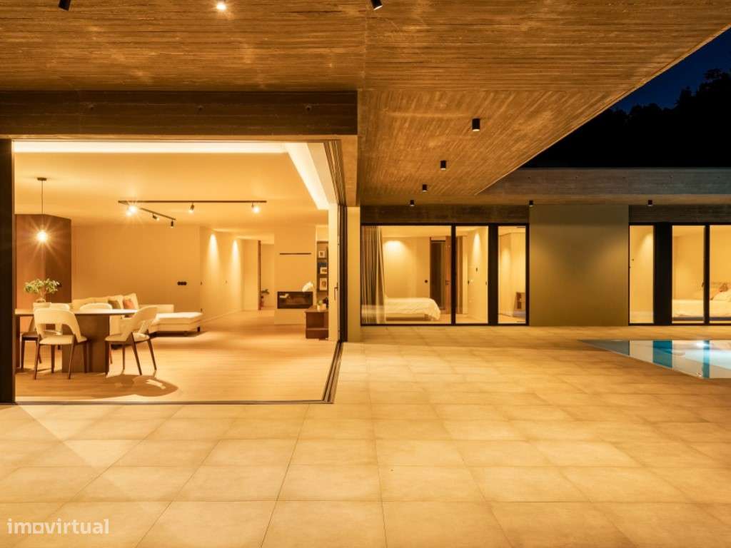Moradia Térrea com Piscina Infinita e Vista Panorâmica sobre o Vale-20