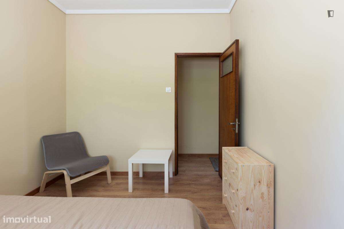 Quarto - localizado em São Mamede de Infesta Porto - Grande imagem: 4/13