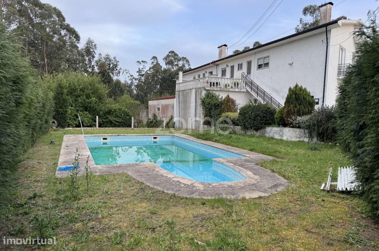 Terreno Urbano com Piscina, para Venda - Grande imagem: 2/9